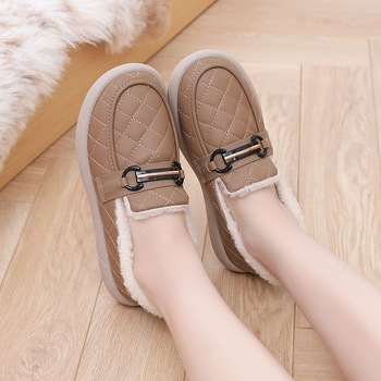 Női PU felsőrészű pamutcipő műszőrmés béléssel, Slip-On, gumírozott talppal, lapos sarka