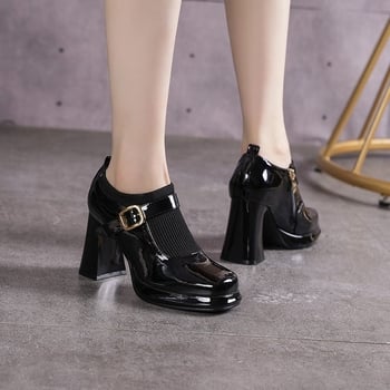 Női slip-on platform cipő csattal, PU bőr felső rész, gumírozott talp, középmagas sarok