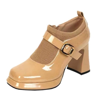 Női slip-on platform cipő csattal, PU bőr felső rész, gumírozott talp, középmagas sarok