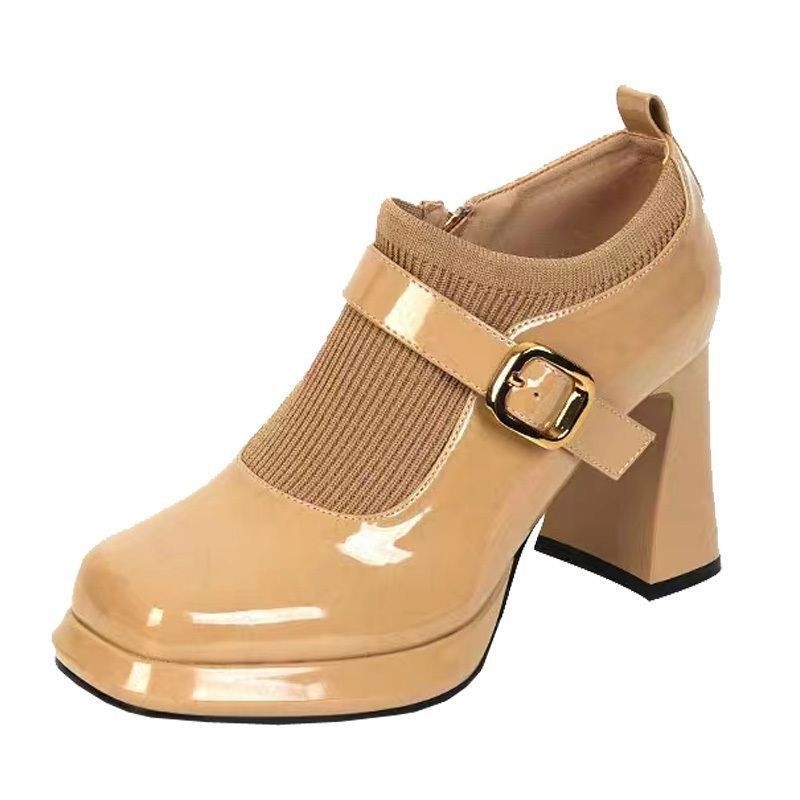 Női slip-on platform cipő csattal, PU bőr felső rész, gumírozott talp, középmagas sarok