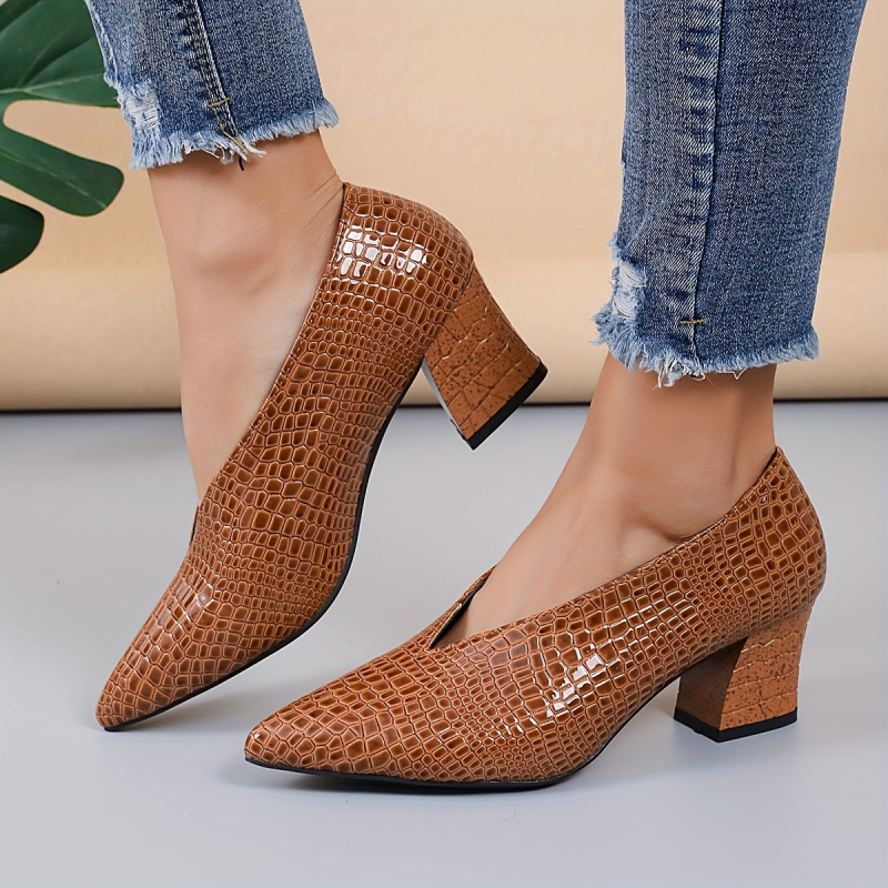Női PU felsőrészű hajócipő, kerek orr, középmagas sarkú 3-6 cm, slip-on, gumírozott talp