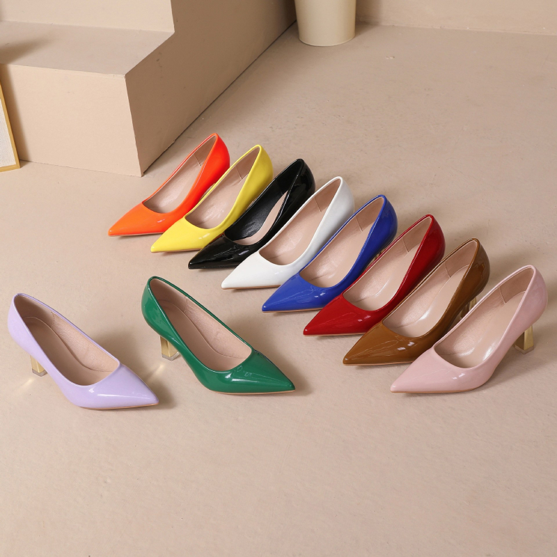 Tenisky z plátna, vrchný materiál plátno, podrážka z plastu, zvierací vzor, športový štýl