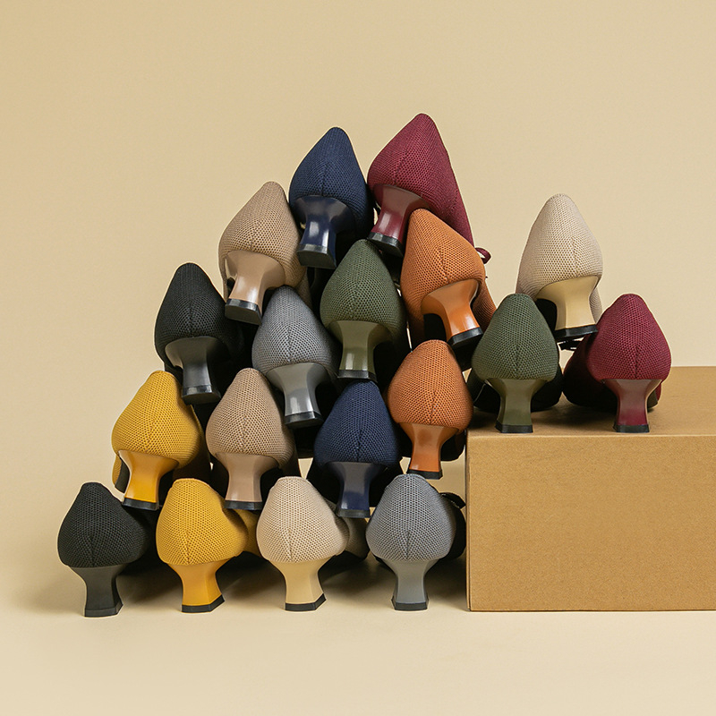 Kõrged kontsad, ruutvarvas, võrgust ülemine osa, paks konts 6–8 cm, kummist tald