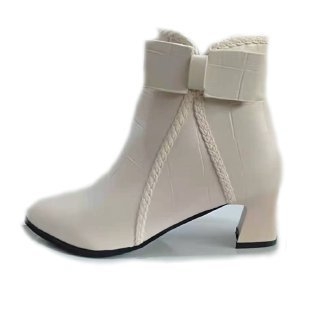 Női bojtos rövid csizma téli viselethez, PU felsőrész, gumi talp, oldalsó cipzár, textil bélés, alacsony szár