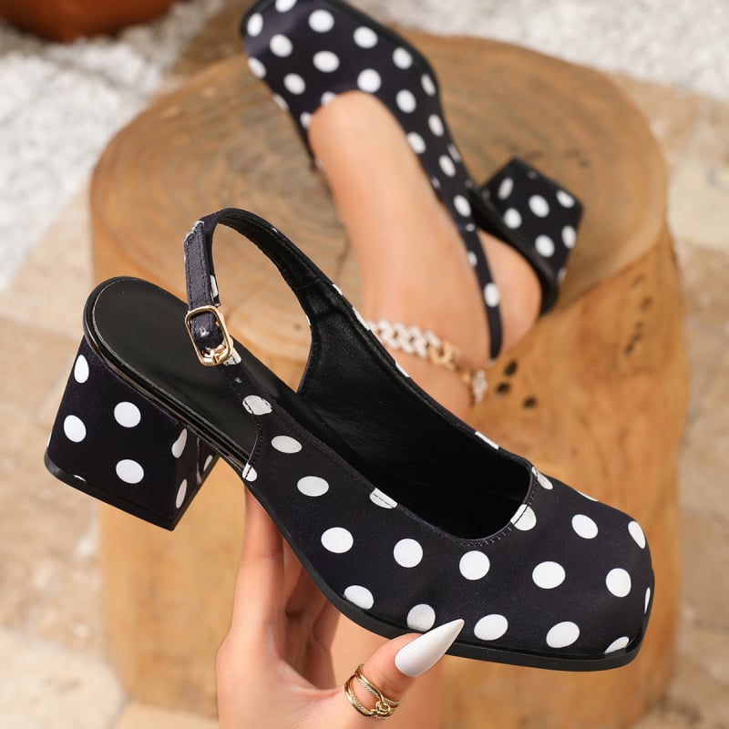 Sandalice s visokim petama, kvadratnim vrhom, satenski s točkicama, kopča