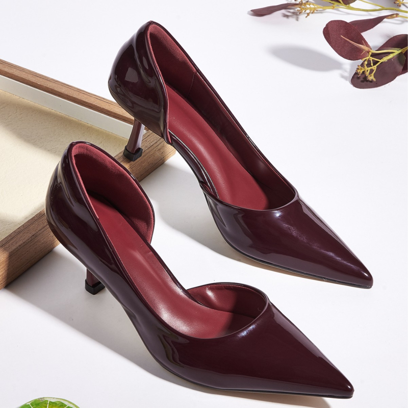 Női hegyesorrú magas sarkú cipő, vékony sarok, PU felsőrész, 6-8 cm