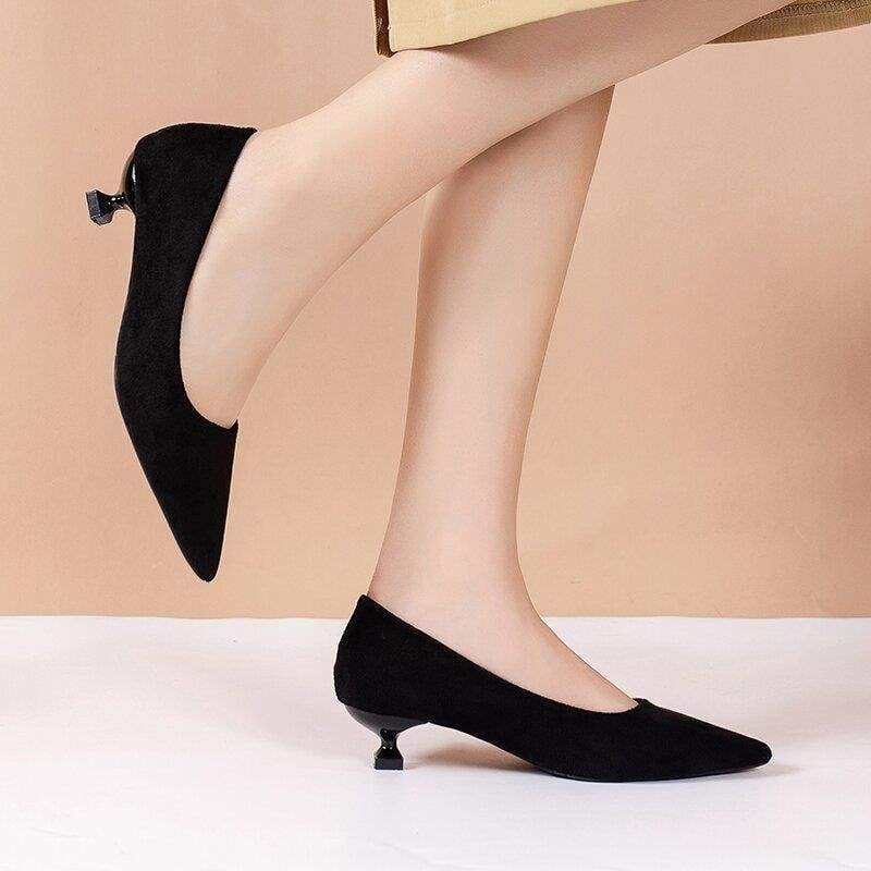 Női koreai stílusú velúr slip-on cipő, kitten heel, 3 cm, gumírozott talp