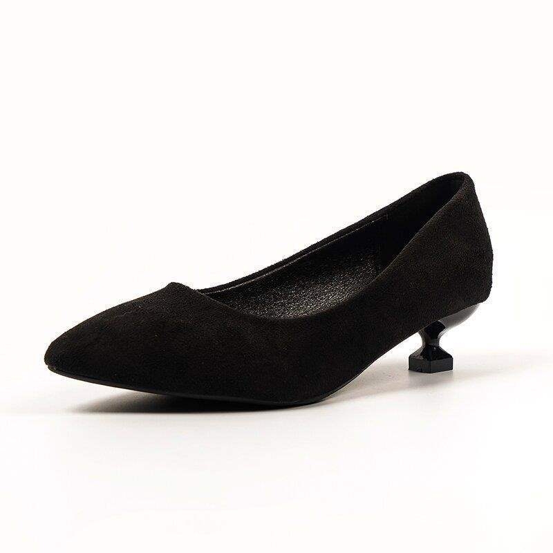 Női koreai stílusú velúr slip-on cipő, kitten heel, 3 cm, gumírozott talp