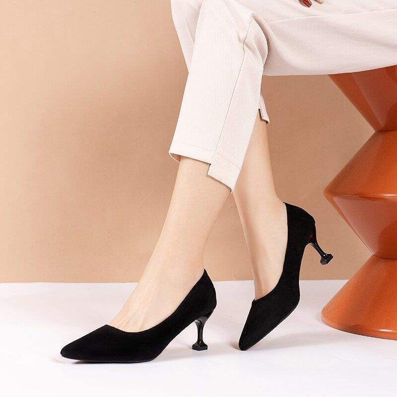 Női koreai stílusú velúr slip-on cipő, kitten heel, 3 cm, gumírozott talp