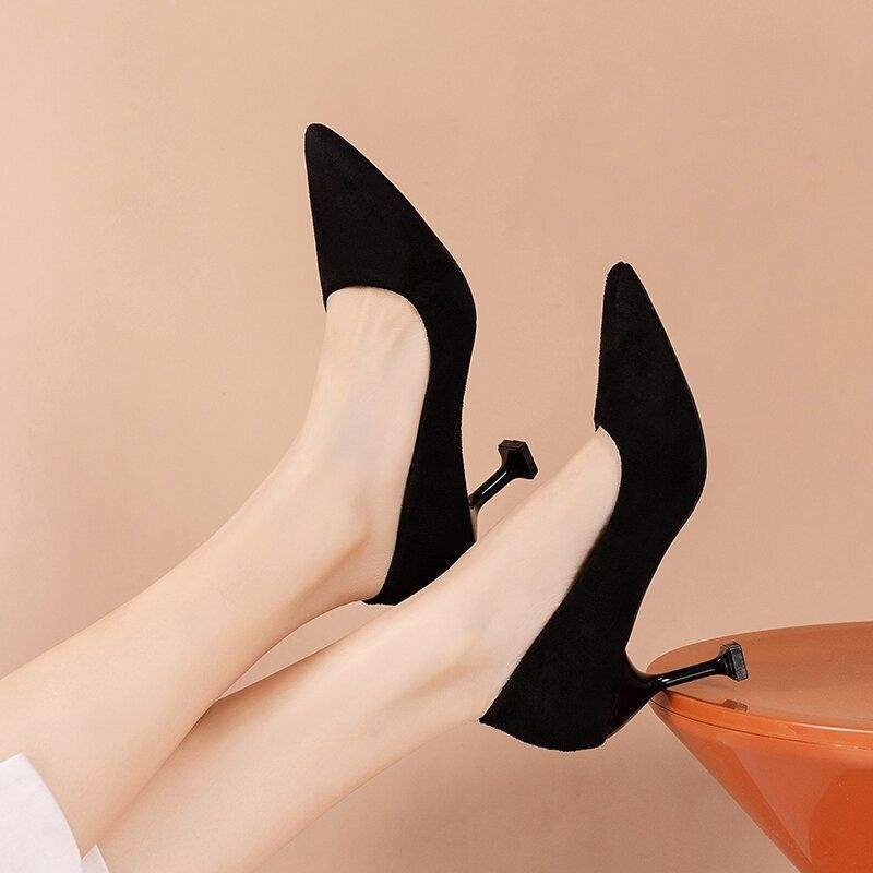 Női koreai stílusú velúr slip-on cipő, kitten heel, 3 cm, gumírozott talp