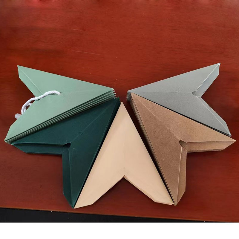 Origami papierová hviezda, vianočná ozdoba na zavesenie, kartón, moderný minimalistický štýl