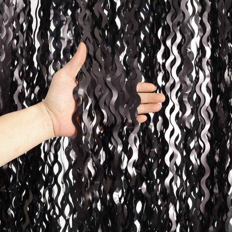 Záves v tvare meča dažďového saténu - rekvizita na pozadie pre svadobnú fotografiu