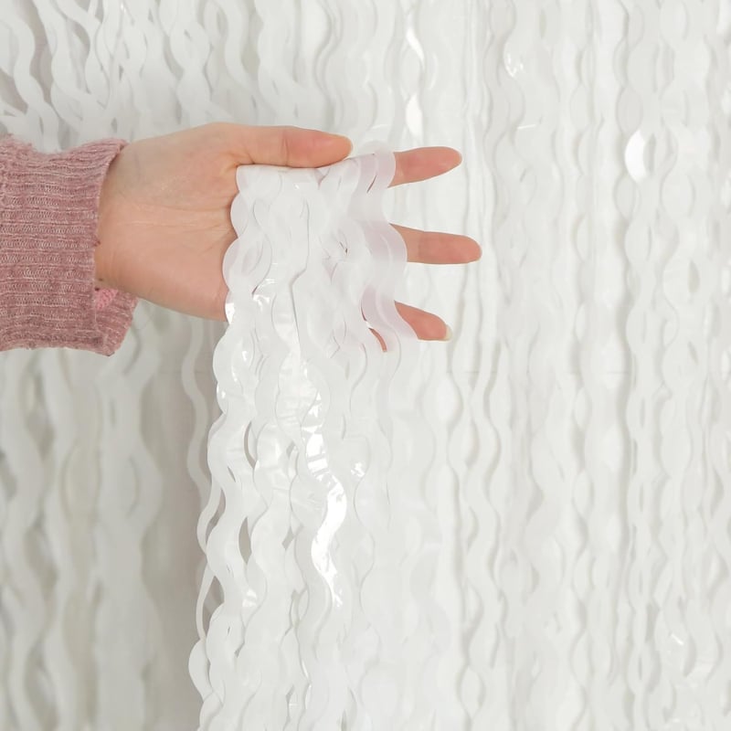 Záves v tvare meča dažďového saténu - rekvizita na pozadie pre svadobnú fotografiu