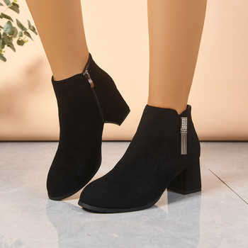 Moteriški velūro botai, apvali nosis, vidutinio kulno, trumpas šarvas, šoninis užtrauktukas