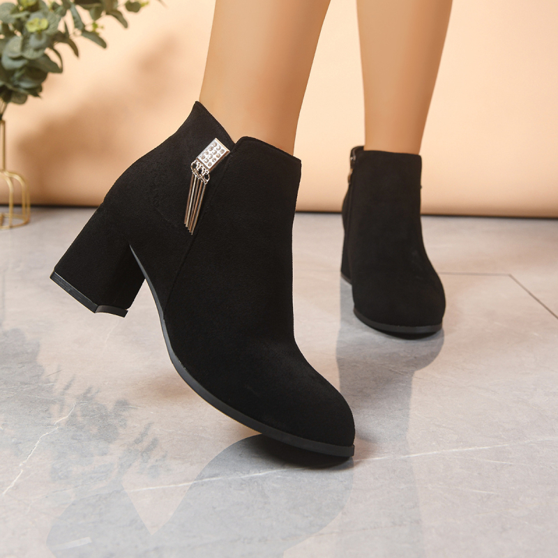 Moteriški velūro botai, apvali nosis, vidutinio kulno, trumpas šarvas, šoninis užtrauktukas