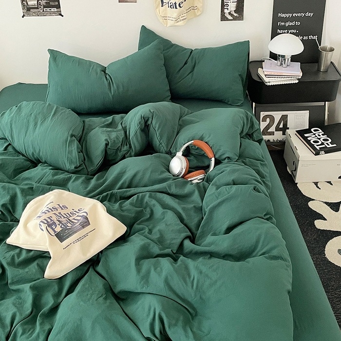 Set de patru piese pentru dormitorul studențesc – fibre de poliester, vopsire reactiva, 1000–1499 g, modele: uni, geometrice, desene animate, motive vegetale