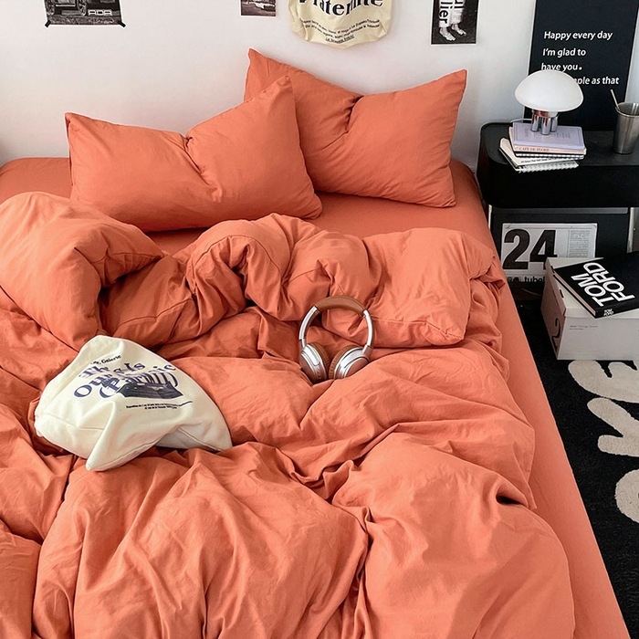 Set de patru piese pentru dormitorul studențesc – fibre de poliester, vopsire reactiva, 1000–1499 g, modele: uni, geometrice, desene animate, motive vegetale