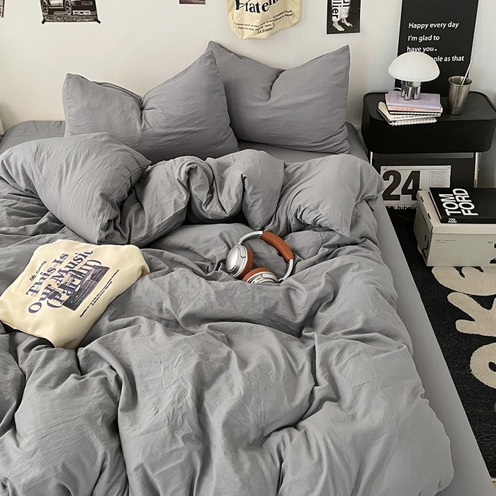 Set de patru piese pentru dormitorul studențesc – fibre de poliester, vopsire reactiva, 1000–1499 g, modele: uni, geometrice, desene animate, motive vegetale