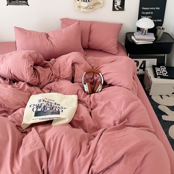 Set de patru piese pentru dormitorul studențesc – fibre de poliester, vopsire reactiva, 1000–1499 g, modele: uni, geometrice, desene animate, motive vegetale