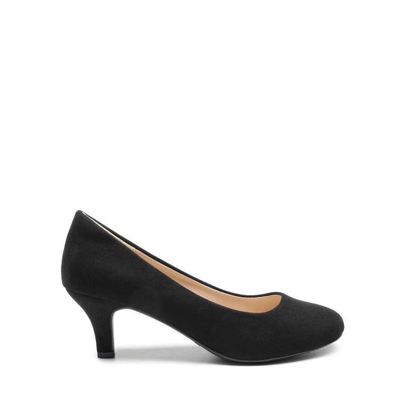 Sandalai su vienu dirželiu, viršutinė dalis iš aukštos kokybės odos, atviri pirštai, žemas kampas, gumos putų padas — japonų stilius.