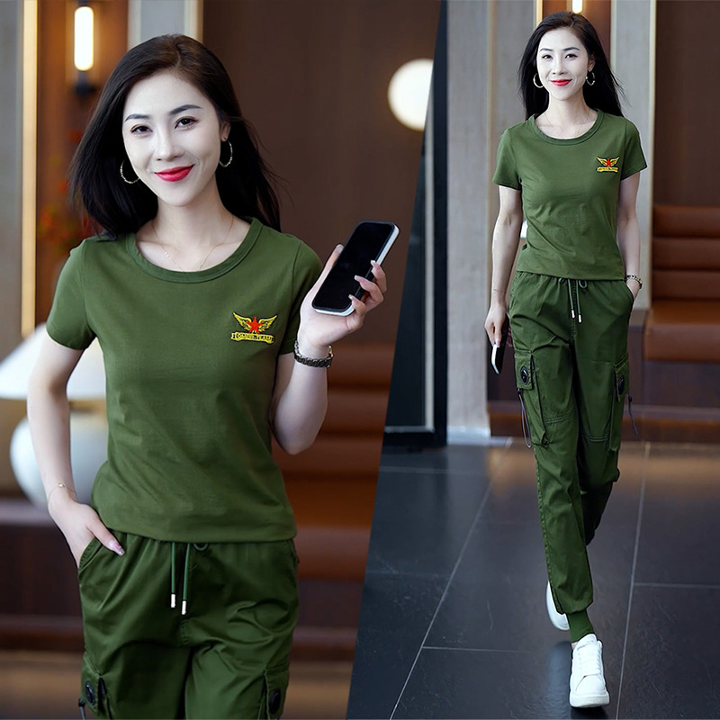 Letný dvojdielny tanečný set v námorníckom štýle: top s krátkym rukávom a okrúhlym výstrihom, nohavice s elastickým pásom a stiahnuté konce