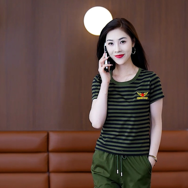 Letný dvojdielny tanečný set v námorníckom štýle: top s krátkym rukávom a okrúhlym výstrihom, nohavice s elastickým pásom a stiahnuté konce