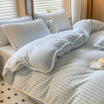 Четиричленен комплект спално бельо от млечен велур Джакард, райета, реактивно боядисване, есенно-зимна колекция