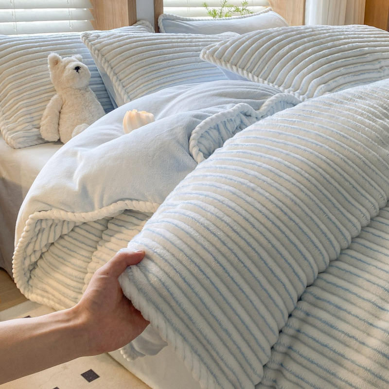 Четиричленен комплект спално бельо от млечен велур Джакард, райета, реактивно боядисване, есенно-зимна колекция