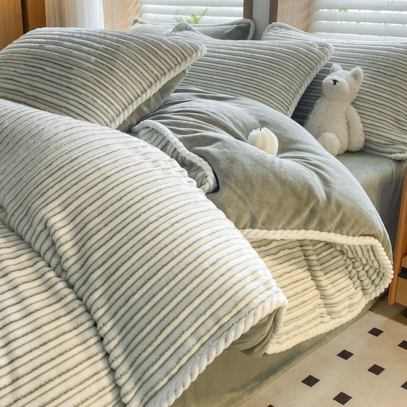 Четиричленен комплект спално бельо от млечен велур Джакард, райета, реактивно боядисване, есенно-зимна колекция