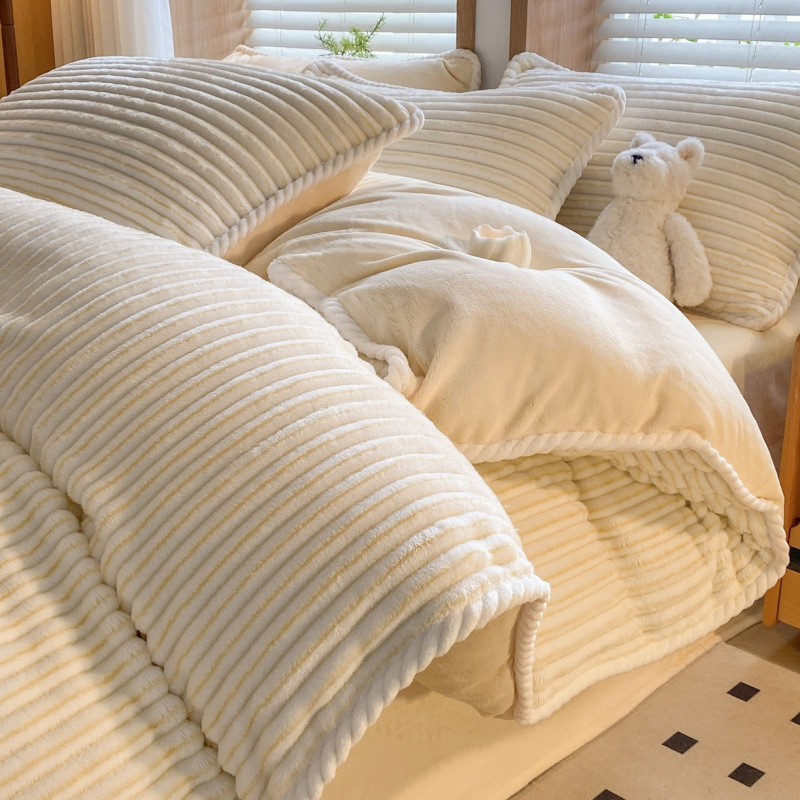 Четиричленен комплект спално бельо от млечен велур Джакард, райета, реактивно боядисване, есенно-зимна колекция