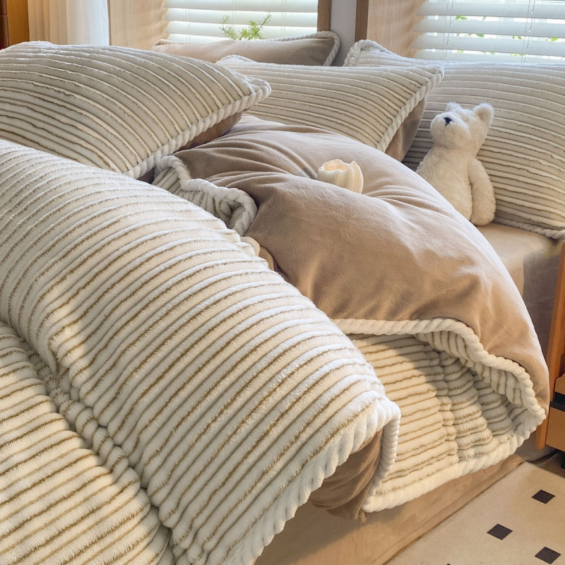 Четиричленен комплект спално бельо от млечен велур Джакард, райета, реактивно боядисване, есенно-зимна колекция