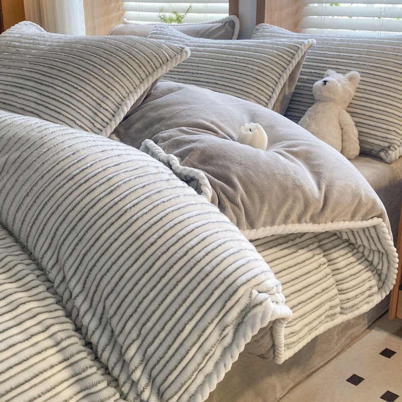 Четиричленен комплект спално бельо от млечен велур Джакард, райета, реактивно боядисване, есенно-зимна колекция