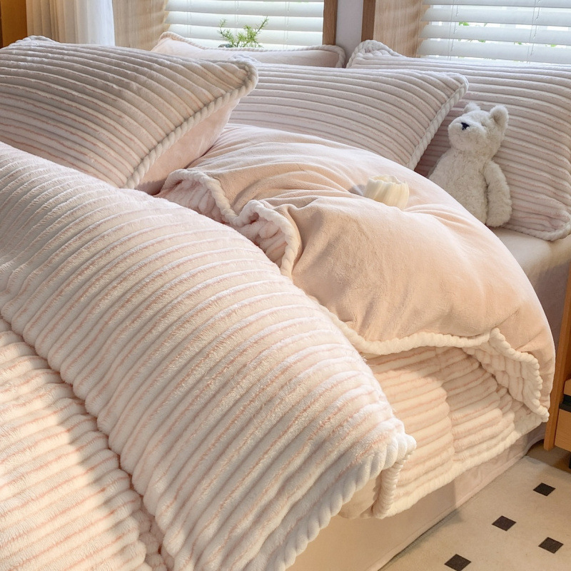 Четиричленен комплект спално бельо от млечен велур Джакард, райета, реактивно боядисване, есенно-зимна колекция