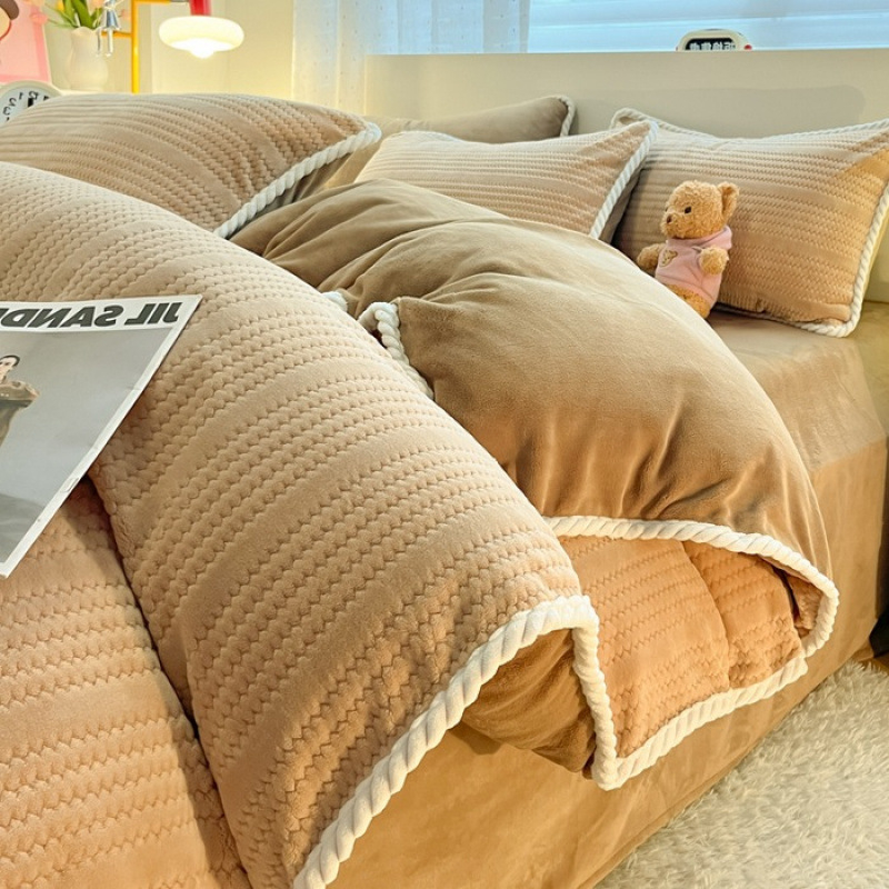 Четиричленен комплект спално бельо от млечен велур Джакард, райета, реактивно боядисване, есенно-зимна колекция