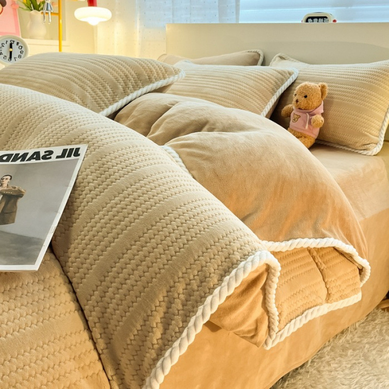 Четиричленен комплект спално бельо от млечен велур Джакард, райета, реактивно боядисване, есенно-зимна колекция