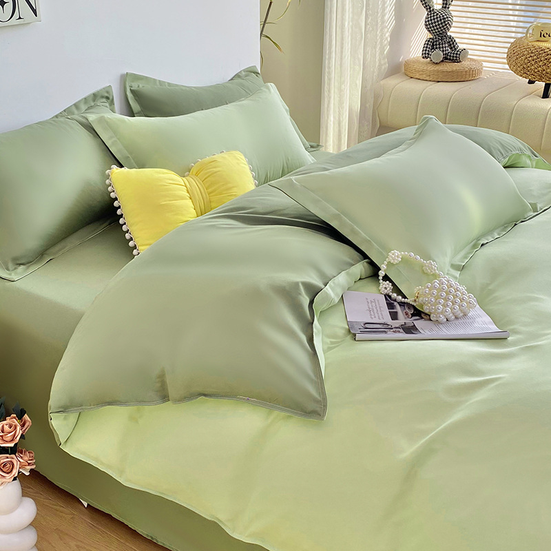 Четириделен комплект спално бельо от химически влакна, с brushed текстура, реактивно боядисване, пранеустойчиво и персонализируемо, тегло под 500 г