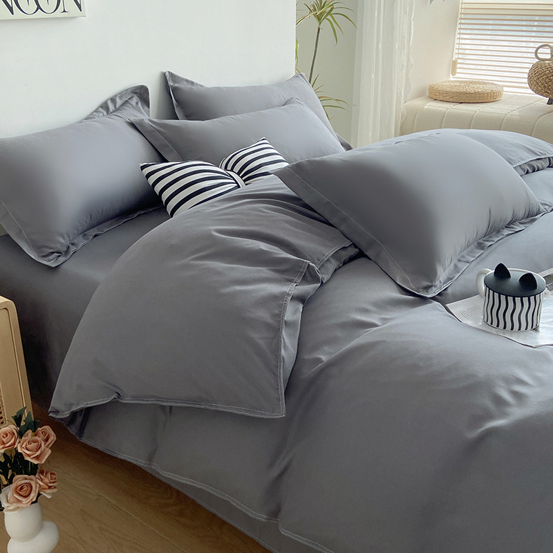 Четириделен комплект спално бельо от химически влакна, с brushed текстура, реактивно боядисване, пранеустойчиво и персонализируемо, тегло под 500 г