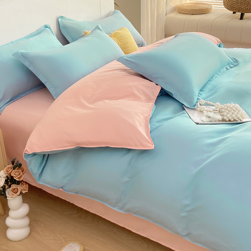 Четириделен комплект спално бельо от химически влакна, с brushed текстура, реактивно боядисване, пранеустойчиво и персонализируемо, тегло под 500 г