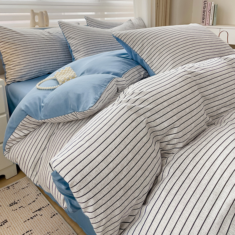 Четириделен комплект спално бельо от химически влакна, с brushed текстура, реактивно боядисване, пранеустойчиво и персонализируемо, тегло под 500 г