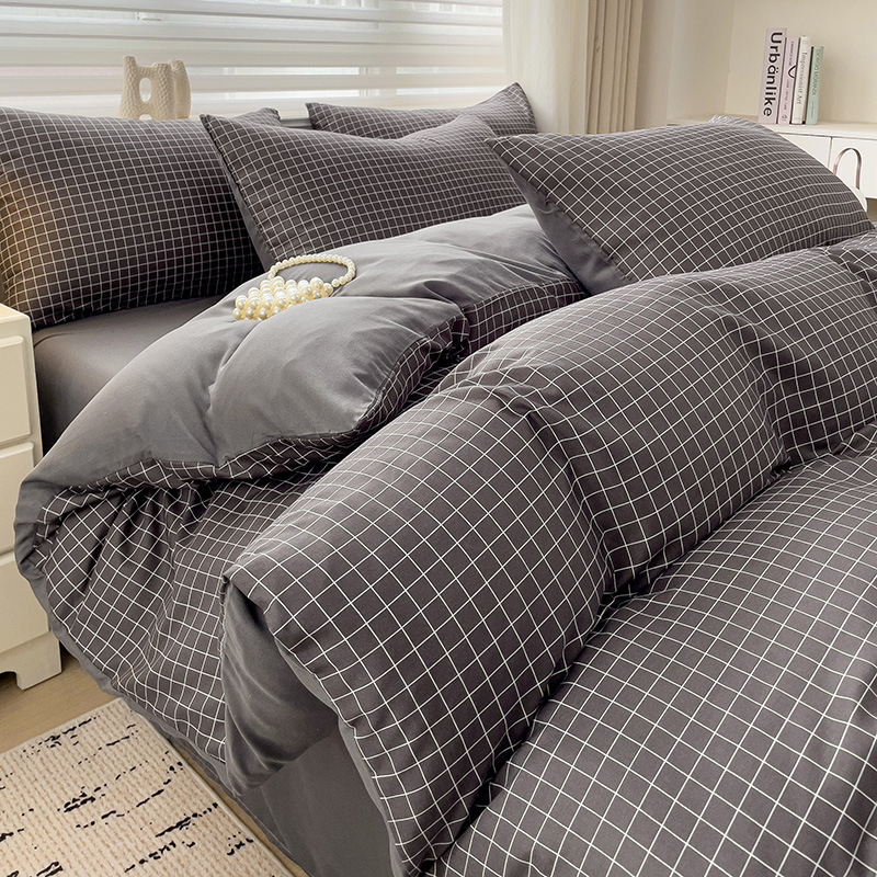 Четириделен комплект спално бельо от химически влакна, с brushed текстура, реактивно боядисване, пранеустойчиво и персонализируемо, тегло под 500 г