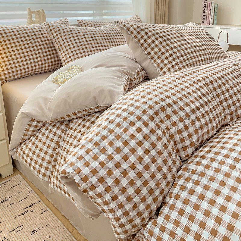 Четириделен комплект спално бельо от химически влакна, с brushed текстура, реактивно боядисване, пранеустойчиво и персонализируемо, тегло под 500 г