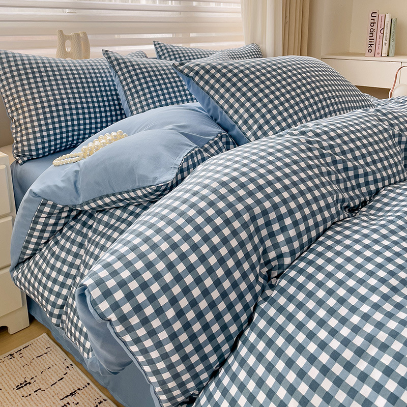 Четириделен комплект спално бельо от химически влакна, с brushed текстура, реактивно боядисване, пранеустойчиво и персонализируемо, тегло под 500 г