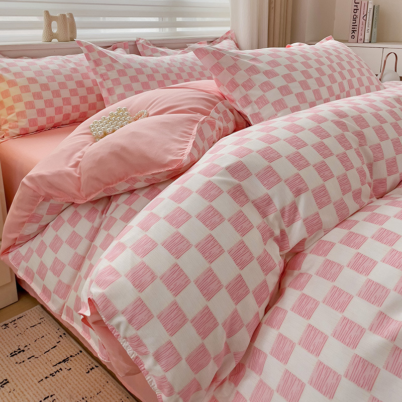 Четириделен комплект спално бельо от химически влакна, с brushed текстура, реактивно боядисване, пранеустойчиво и персонализируемо, тегло под 500 г