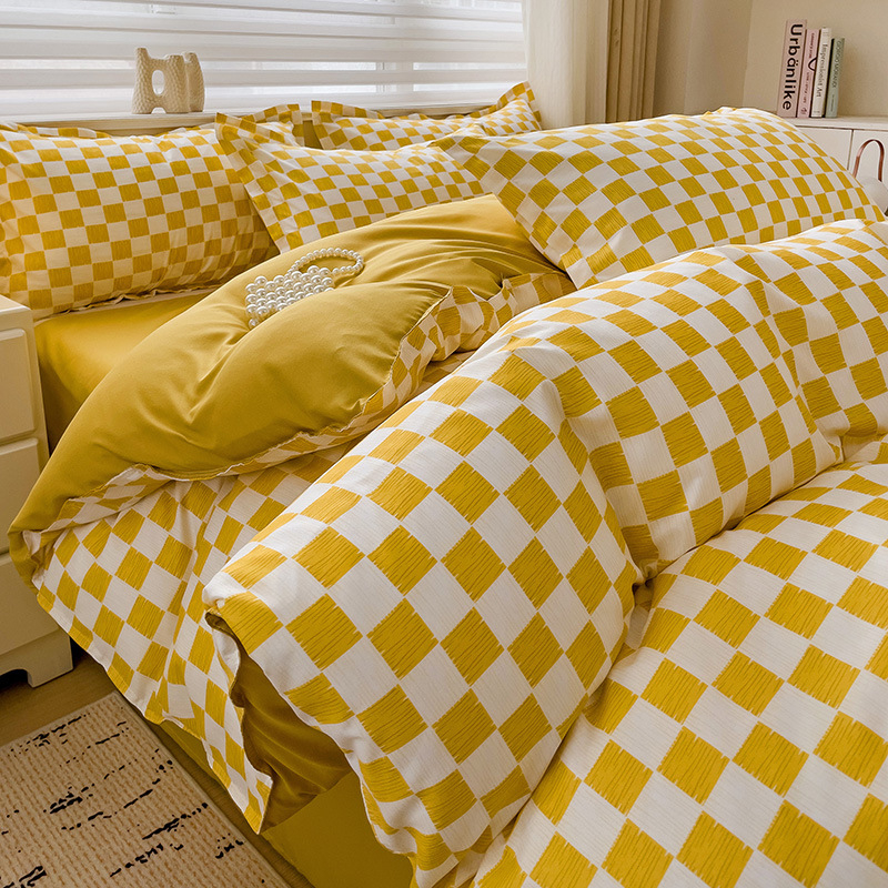 Четириделен комплект спално бельо от химически влакна, с brushed текстура, реактивно боядисване, пранеустойчиво и персонализируемо, тегло под 500 г