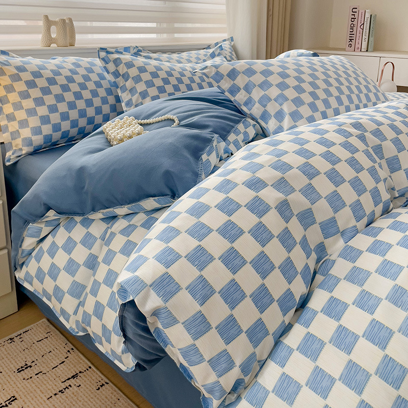 Четириделен комплект спално бельо от химически влакна, с brushed текстура, реактивно боядисване, пранеустойчиво и персонализируемо, тегло под 500 г