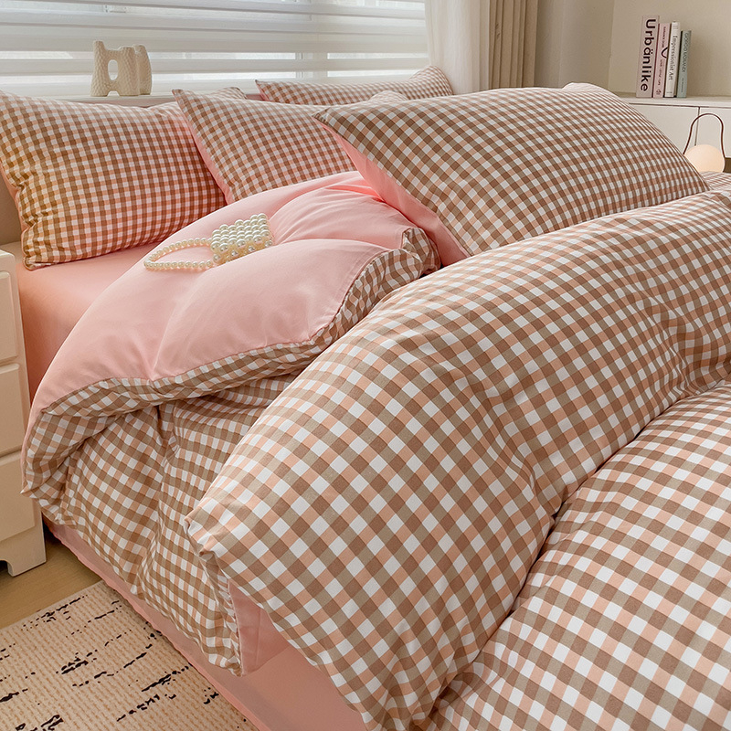 Четириделен комплект спално бельо от химически влакна, с brushed текстура, реактивно боядисване, пранеустойчиво и персонализируемо, тегло под 500 г