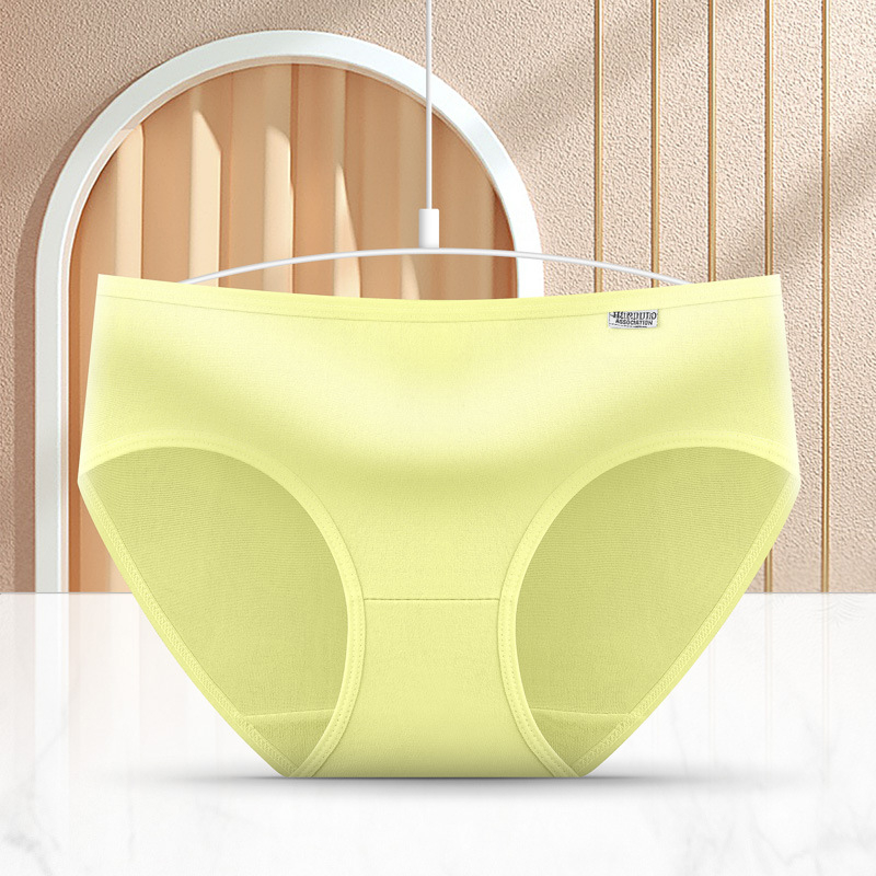 Женски бикини с средна талия, Milk Silk плат, едноцветни, основен плат 90-95% полиестер, подплата чатала 100% полиестер
