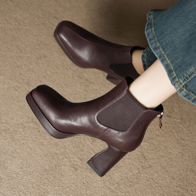 Moteriški Chelsea batai iš viršutinės karvės odos, stačiakampė nosis, storas kulnas, ultra aukštas kulnas (>8 cm), žemas kulkšninis aukštis