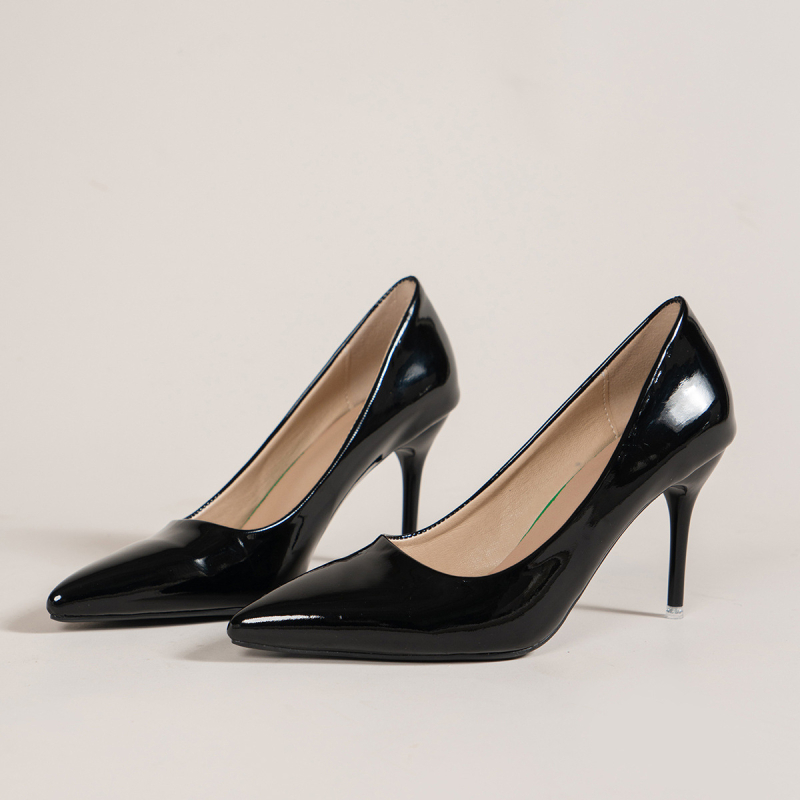 Női magassarkú cipő: hegyes orr, stiletto, 6-8 cm, PU felsőrész, gumírozott talp