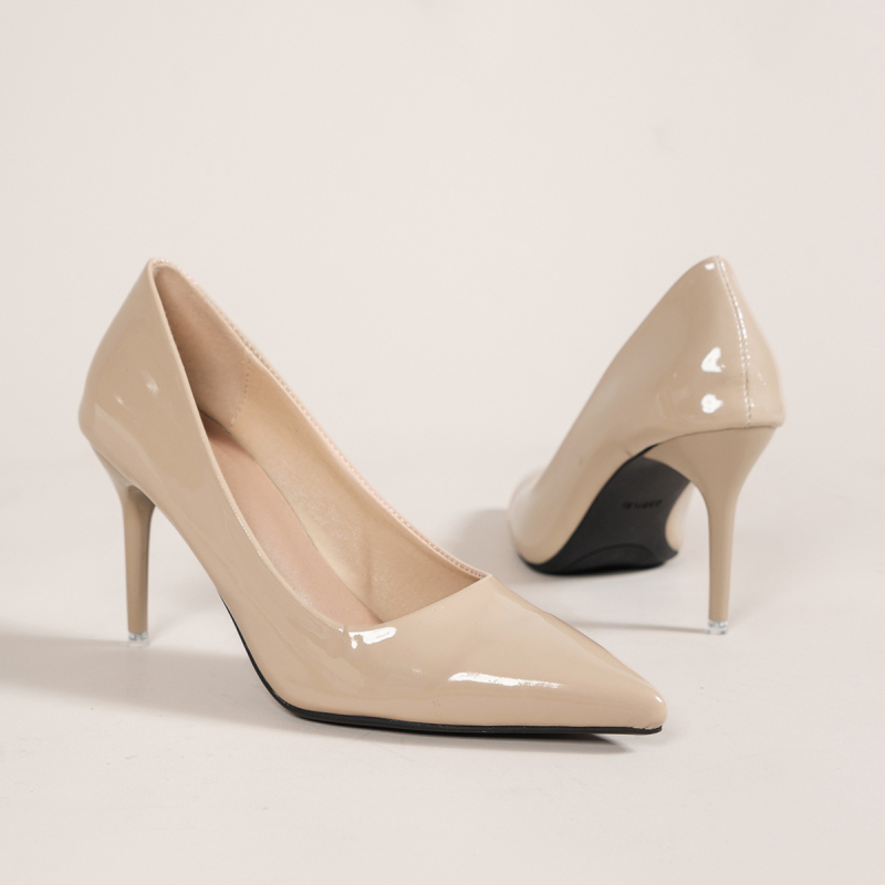 Női magassarkú cipő: hegyes orr, stiletto, 6-8 cm, PU felsőrész, gumírozott talp